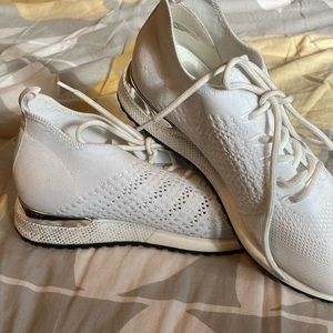 Sleek White Sneakers, 9M, 14th and Union